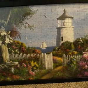 Framed puzzle picture